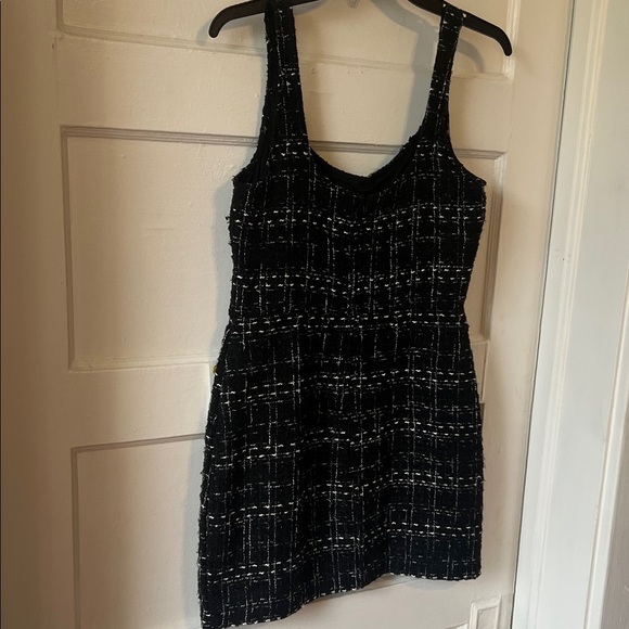 NWT! Perfect for fall ~ B Darlin Black Tweed Midi Dress size 4 - Picture 4 of 5